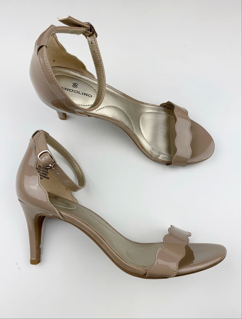 Bandolino Jeepa Dress Sandals Beige Faux Patent Leather Heels Women's 6.5